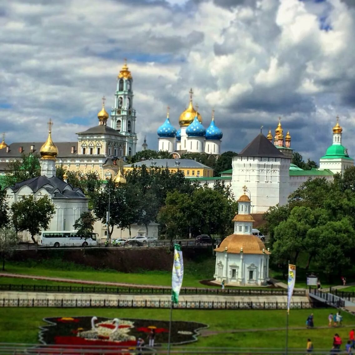 Лавра православные монастыри. Троице-Сергиева Лавра Сергиев Посад. Архитектурный ансамбль Троице-Сергиевой Лавры в Сергиевом Посаде. Архитектурный ансамбль Троице-Сергиевой Лавры ЮНЕСКО. Троицкая Лавра Сергиев Посад.