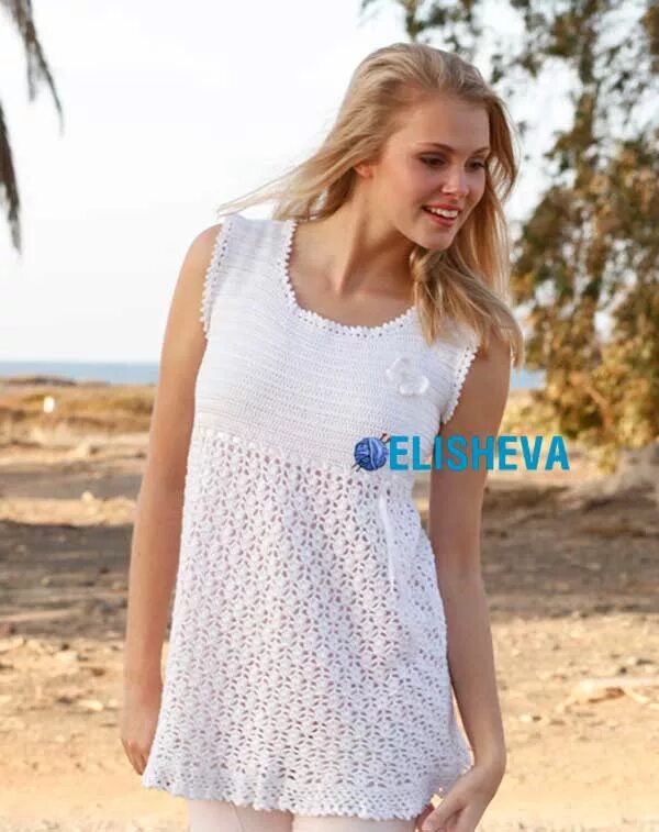 Топов туник. Летняя блузка крючком. Голубой топ крючком. Трикотажный топ с американской проймой. Летние вязаные вещи.