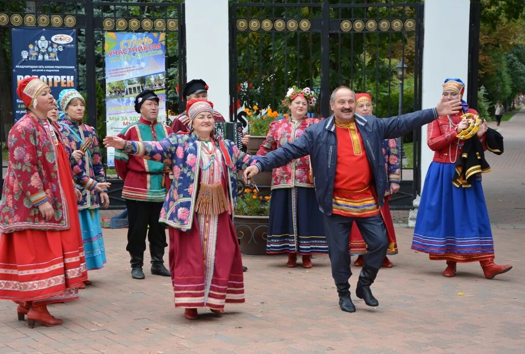 Калужские народные промыслы. Фольклор Калужской области. Народные промыслы Калуги. Народные промыслы Калужской области. Народы калужской области