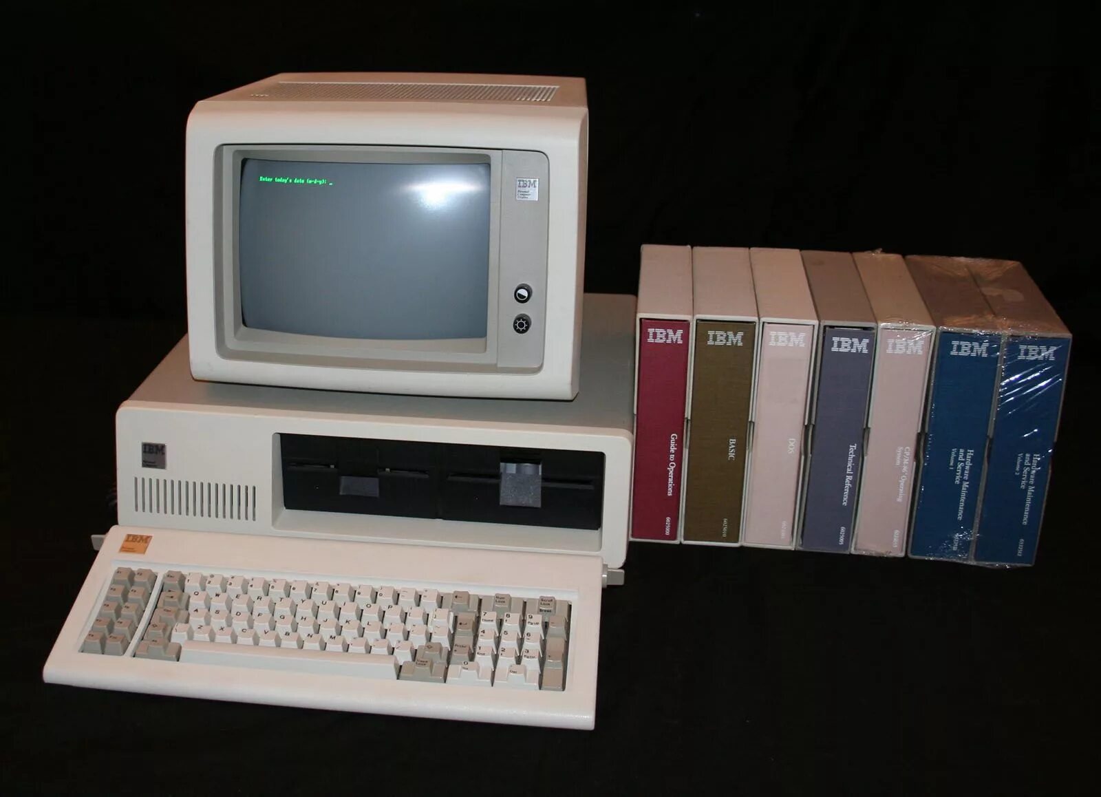 Компьютер IBM 1983. IBM PC 4 поколение. IBM 200 компьютер. IBM Computer 1990.