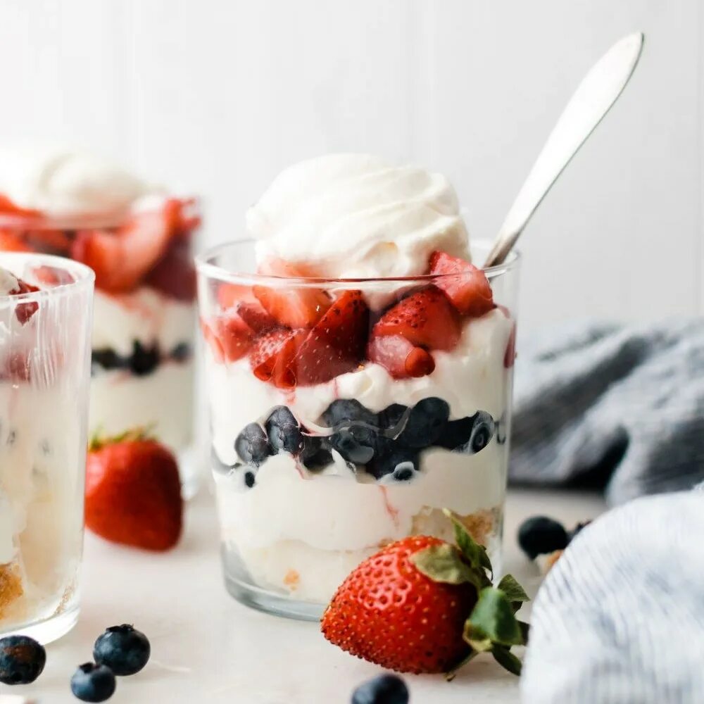 слоёное мороженное парве. слоеное мороженое. мороженое парфе десерт. слоёное мороженное парве. слоёное мороженое парфе.