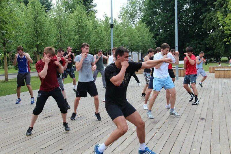 Спортивные каникулы парк горького. Фотосессии в парке кривякин. Воскресенье парк. Миссис парк горького. Воскресенье парк.