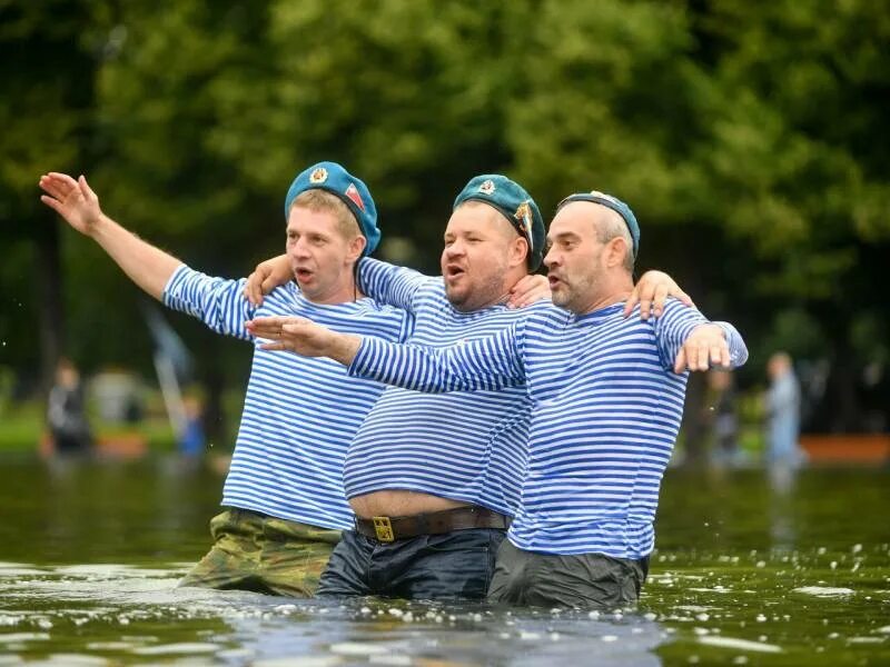 Воздушно-десантные войска (вдв). Олег газманов певец. Воздушно-десантные войска десантирование. Олег газманов десантура. С днем вдв.