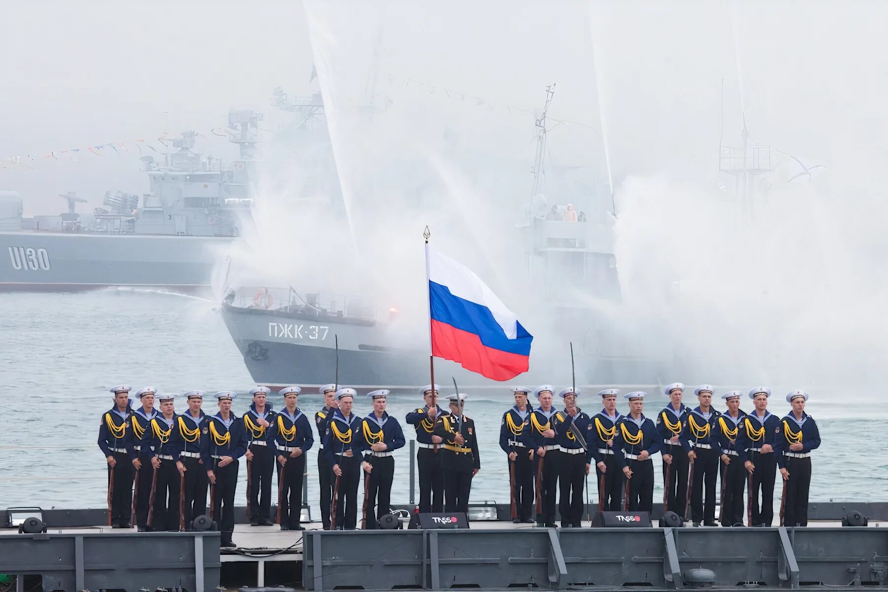 Флот чф. День Черноморского флота ВМФ РФ. День ВМФ Черноморского флота 2021. Черноморская флотилия ВМФ России. День Черноморского флота МВФ России.