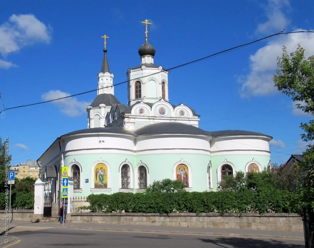 Храм воздвижения креста господня на вражке. Крестовоздвиженский храм на плющихе. Храм воздвижения креста господня на чистом вражке вид с улицы. Храм воздвижения креста господня на вражке. Храм в москве воздвижение честного креста господня.