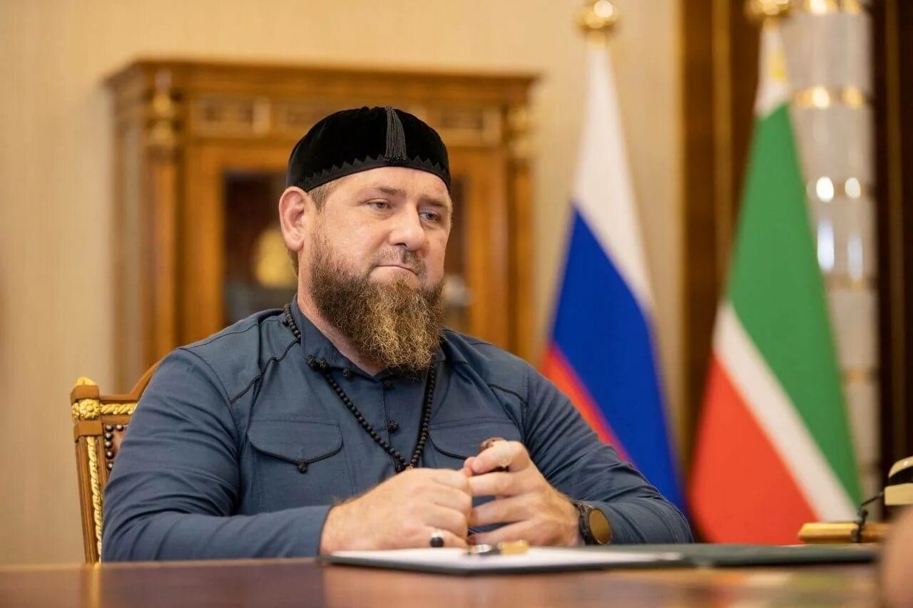 Кадыров на тесле. Рамзан кадыров глава чеченской республики. Кадыров на тесле. Кадыров 2023. Рамзан кадыров хмурый.