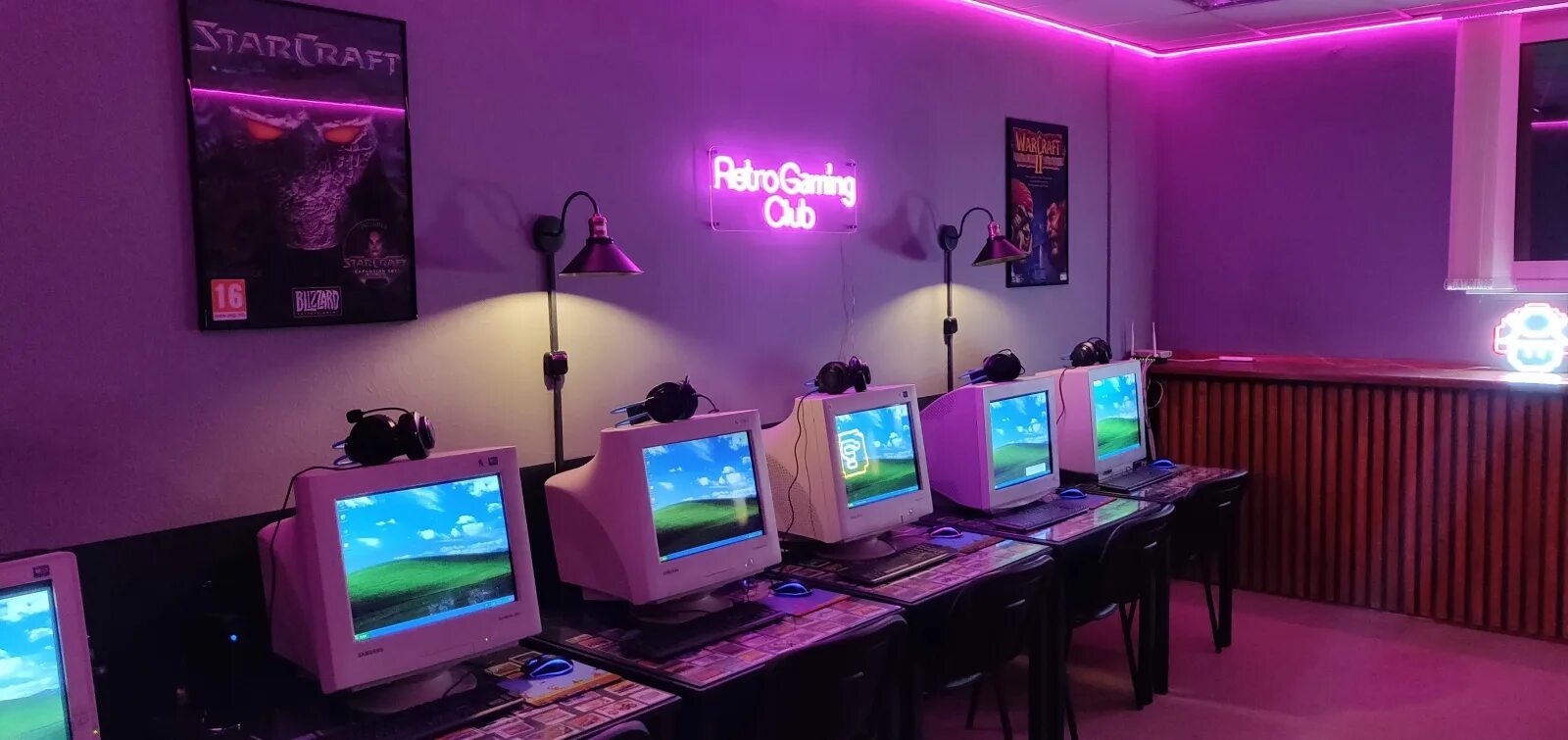 Игровой клуб. Компьютерный клуб 2000-х. Игровой компьютерный клуб. Компьютерный клуб 90-х. Клубная 2000х