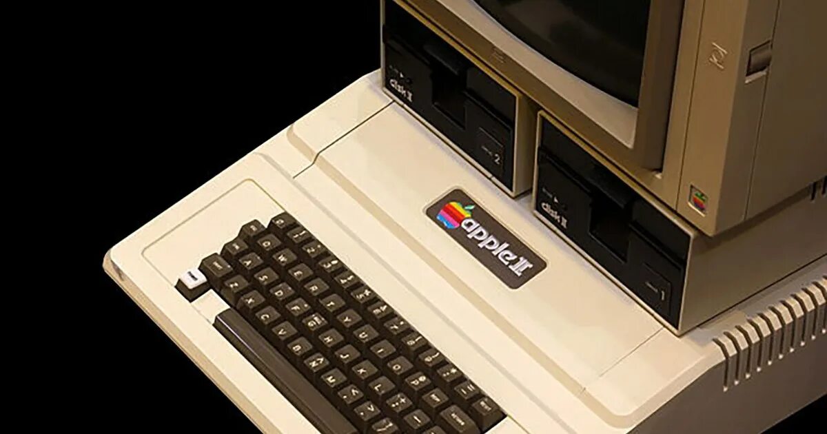 Чем отличается 2 компьютер. Apple ii 1977. apple 2 компьютер. эппл 2 компьютер 1977. первый персональный компьютер apple 2.
