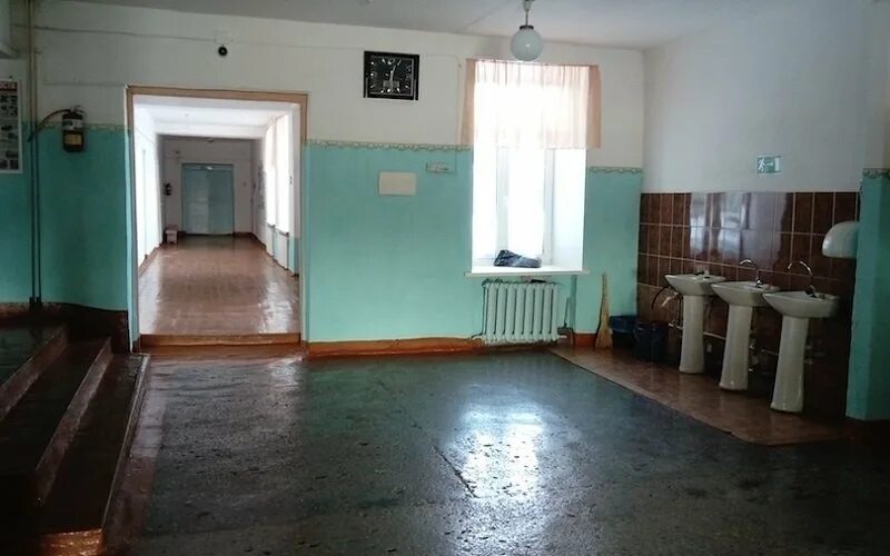 Школа плохое место. Плохая школа. Припять школа. Школа плохое место. Школьная парта в классе.