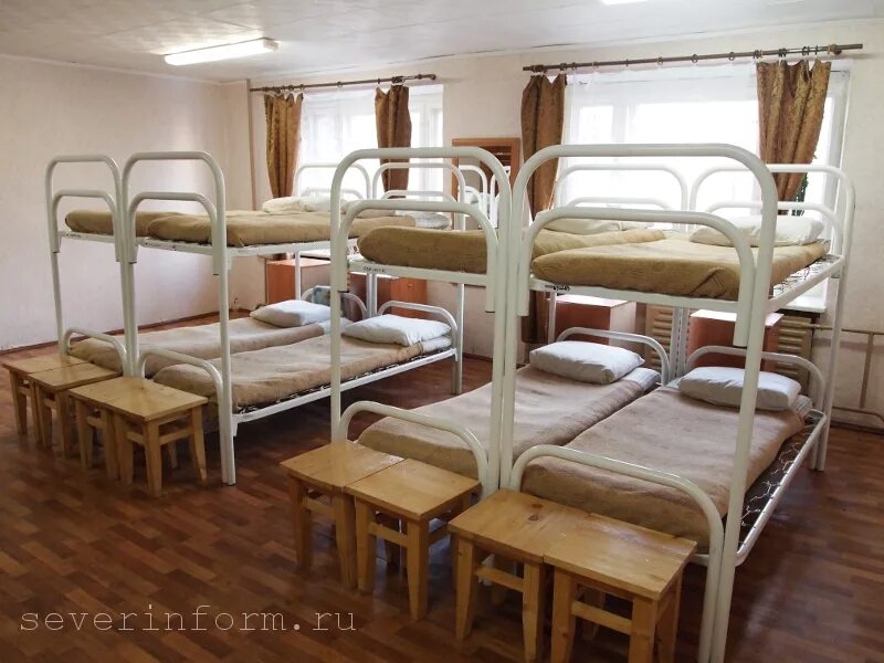 проживание в казарме. спальное помещение в казарме. солдатские казармы. расположение казармы. проживание в казарме.