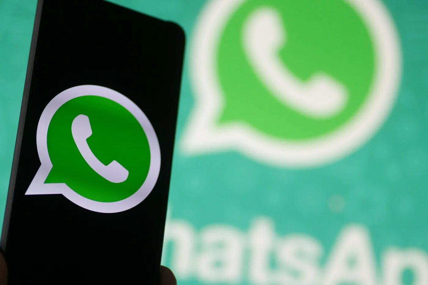 Фотки whatsapp. WHATSAPP человек. Фоны для видеозвонков ватсап. Ватсап человечек. Фон для видеозвонка в ватсапе.