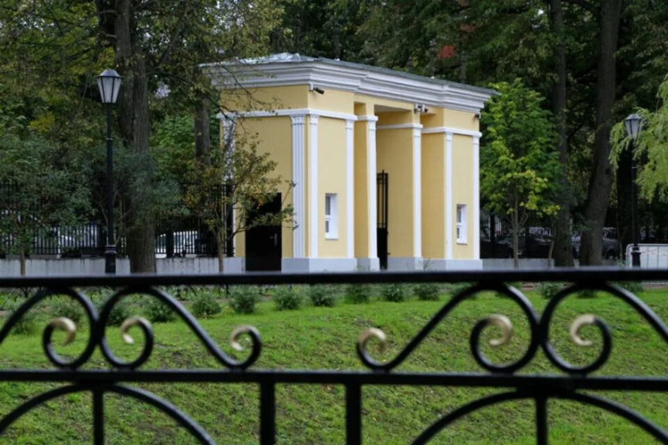 Карякинский парк рыбинск часы. Рыбинск паок карякинский парк. Карякинский сад рыбинск. Карякинский парк рыбинск 2022. Карякинский сад рыбинск.