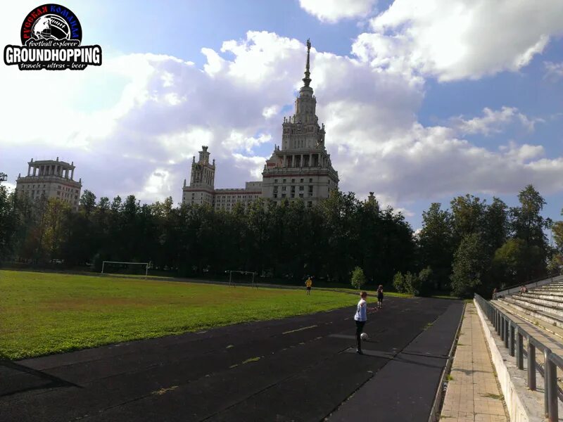 Мгу как доехать. Стадион МГУ Москва. Поля МГУ. Стадион Московского университета. Бейсбольный стадион МГУ.