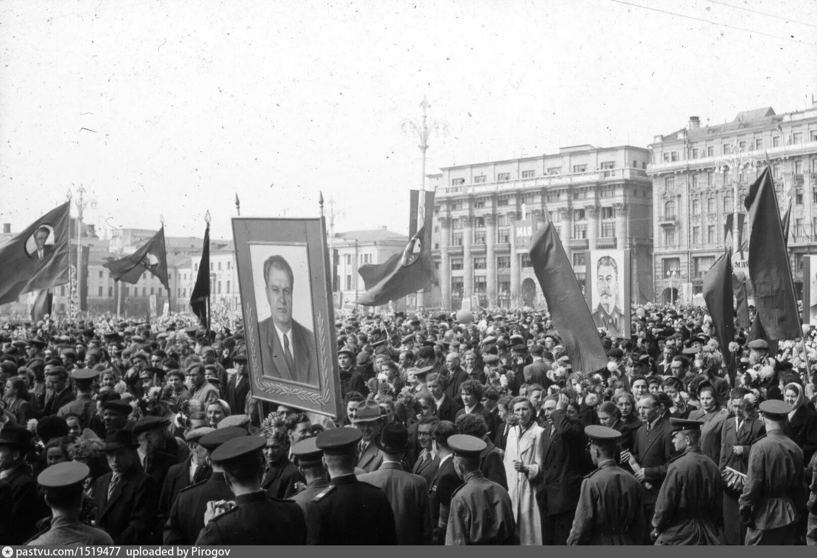 1956 год в россии. Первомай 1956 Москва. Россия 1956. Демонстрация 1 мая в СССР. Демонстрация 1 мая 1956.