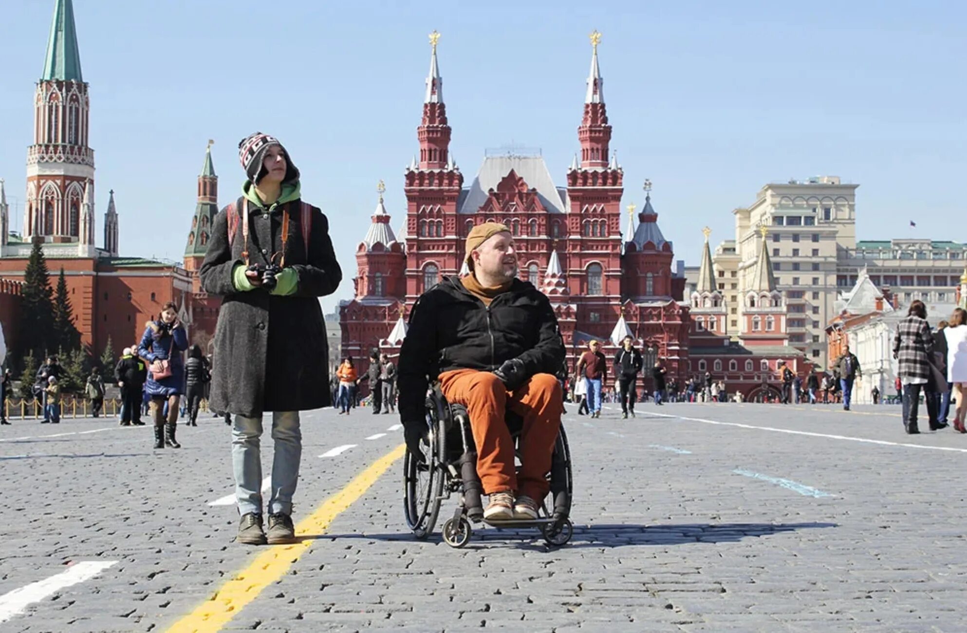 Население инвалидов санкт петербурга. Инвалиды в москве. экскурсии для инвалидов. инвалид в путешествии. инвалиды туристы.