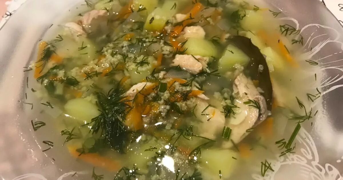 Как приготовить уху из головы горбуши. Уха из горбуши. Уха из рыбы. Суп уха из горбуши. Рыба для бульона.