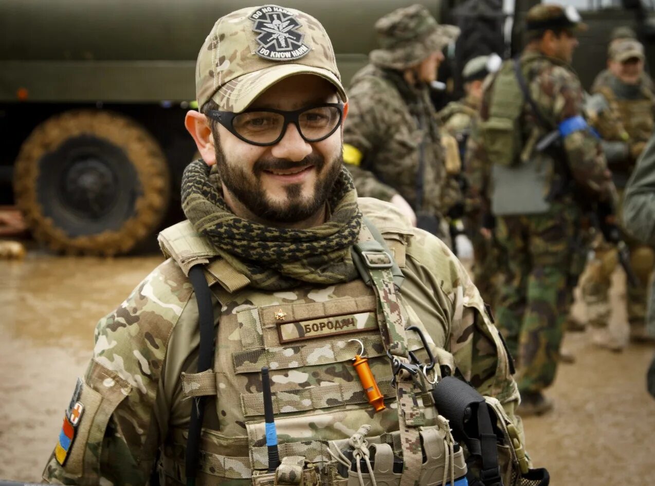 Страйкбол амина филичева. Позывные для страйкбола. Анна варга страйкболистка. Страйкбол девушки. Мультикам тропик.