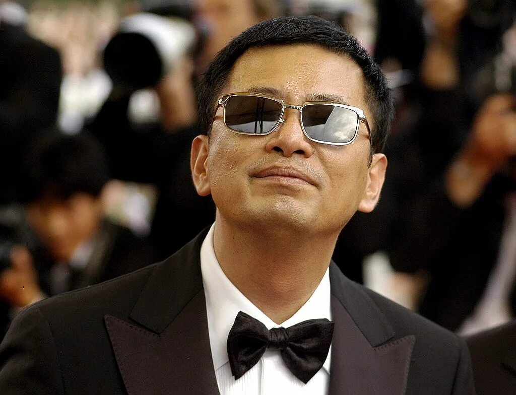 Вонг карвай без очков. 2048 вонг кар вай. Вонг карвай perfidia. Вонг карвай без очков. Wong kar wai.