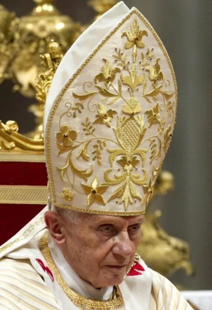 митра головной убор священника древняя. головной убор папы 5 букв. головной убор папы римского. папская митра. головной убор папы 5 букв.