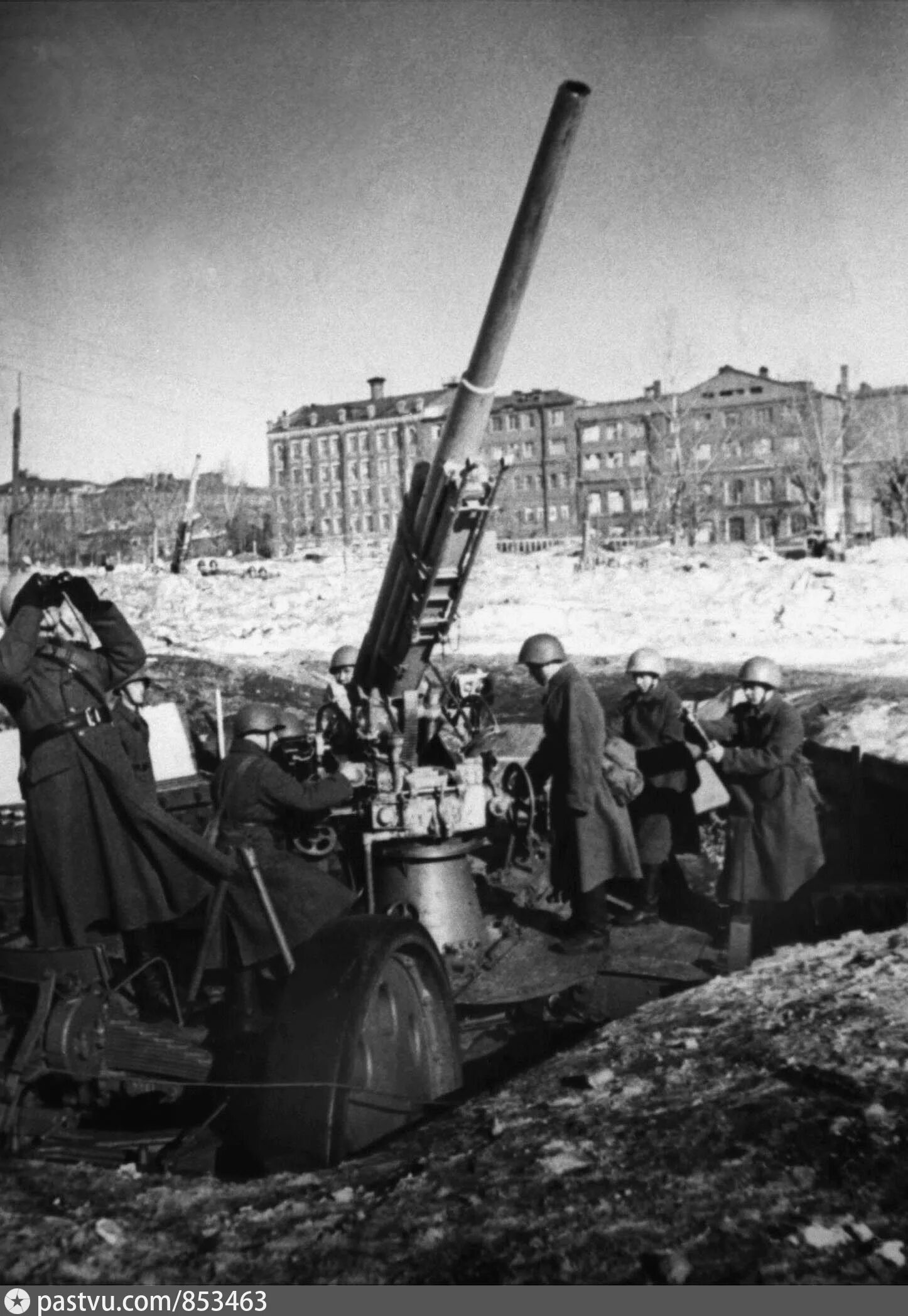 Москва военное время. Зенитки в Москве 1941. Зенитные орудия битва за Москву 1941г. Оборона Москвы 1941 зенитная артиллерия. ПВО Москвы 1941.