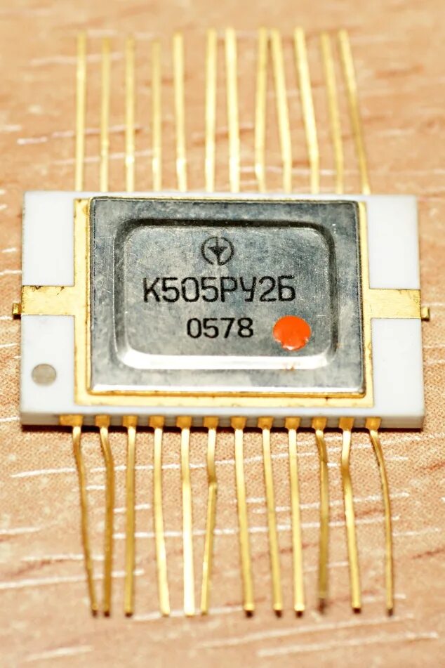 Микросхемы времени. Rtc ds1307 даташит. Корпус микросхемы 401. Микросхема в керамическом корпусе. 401.