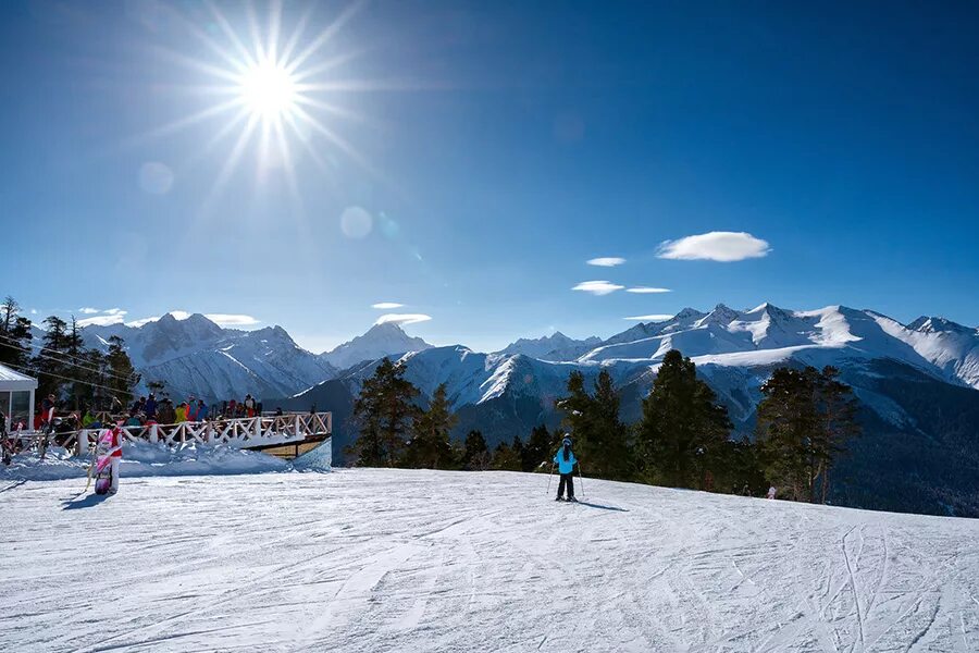 Архыз горнолыжный время. Кабардино-балкария архыз горнолыжный курорт. Архыз горнолыжка. Кавказский хребет архыз горнолыжный курорт. Архыз зима 2022.