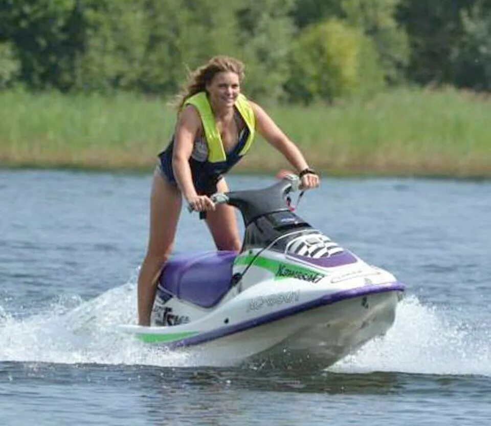 Laura can sail a jet ski. Jet skiing. jet ski woman. джоанна джет фото.