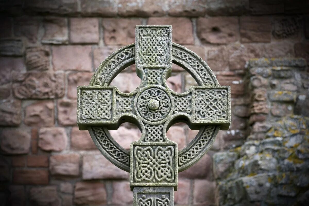 Кельтский жрец 5 букв. Новгородский Кельтский крест. Celtic Cross Кельтский крест. Могильный крест Кельтский. Кельтский крест каменный.