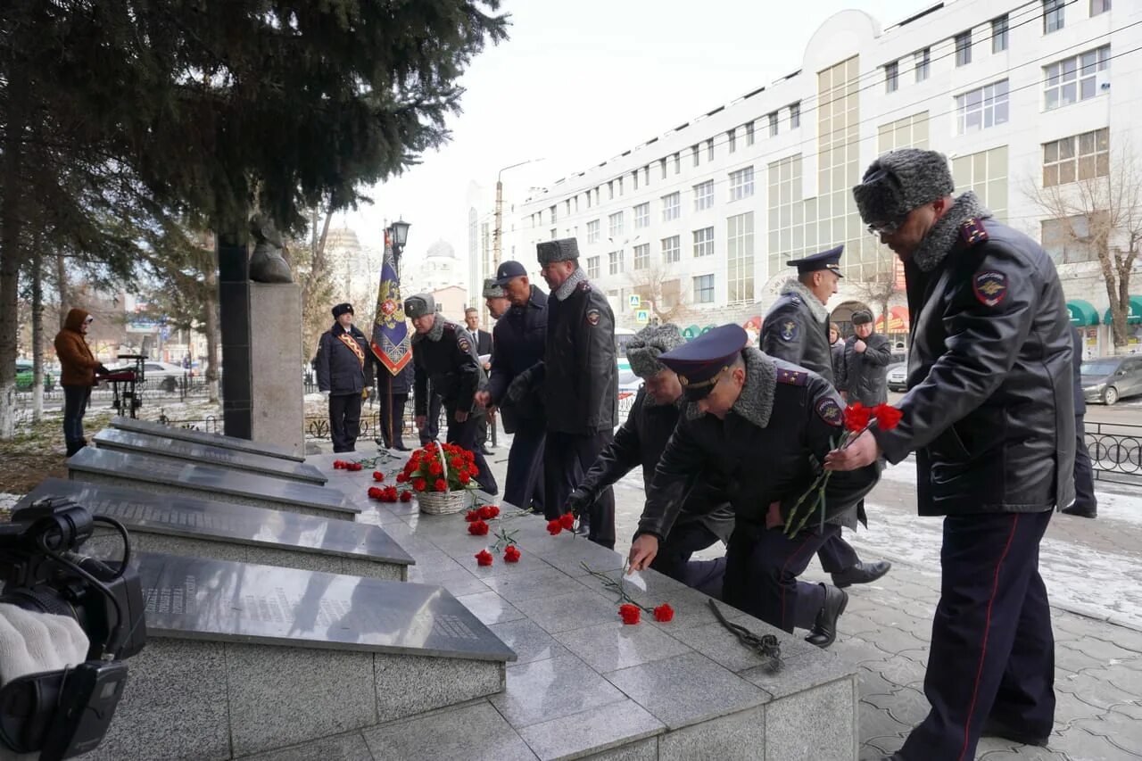 Увековечивание памяти погибших. Увековечивание памяти погибших в Афганистане. Мемориал памяти сотрудников органов внутренних дел Махачкала. Мемориал памяти погибших. Увековечили память погибших