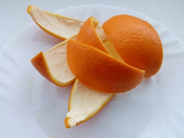 Апельсиновая кожура. Апельсиновая корка. Кожура апельсина. Корочка апельсина. Корка померанца.