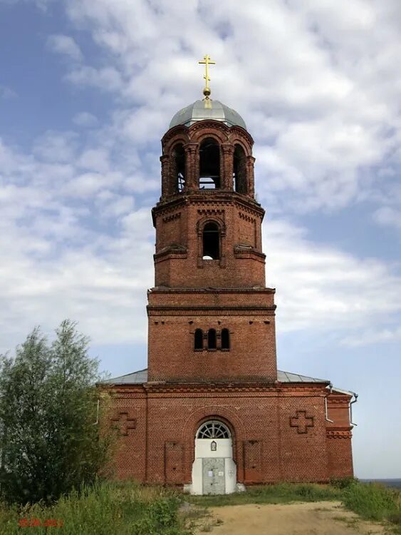 Погода на неделю воронежская область бобровский. Храм в Боброве Воронежской области. Церковь Покрова Пресвятой Богородицы (Бобров). Покровский храм Бобров Воронежская область. Азовская Церковь г Бобров.