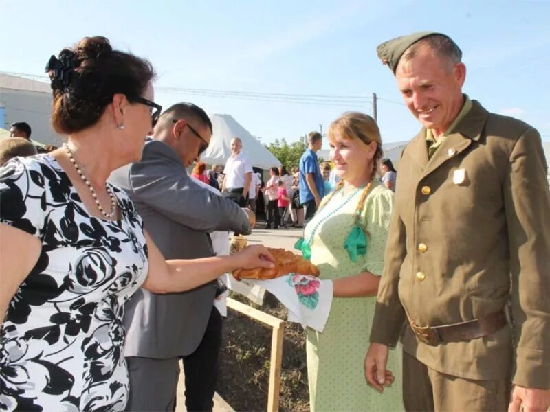 Село Перелюб Перелюбский район. Село Перелюб Саратовской области. Жители села нижняя Покровка Перелюбский район. Жители села Перелюб.