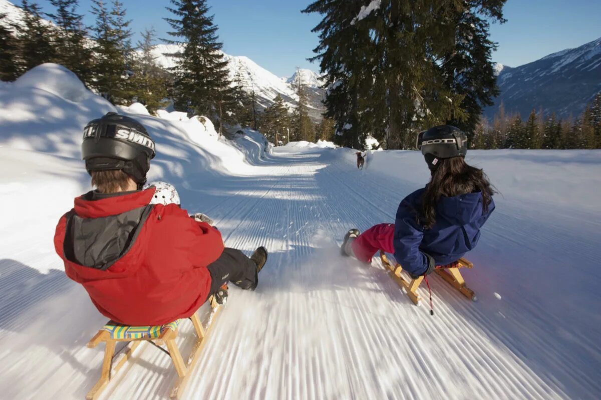 Go sledding. Sledding. санки го холм. to sledding. sledding обои для телефона.