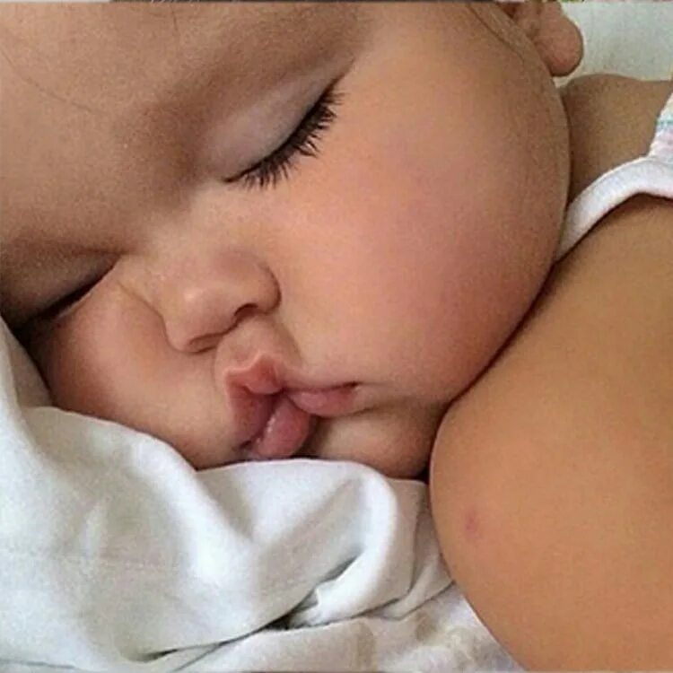 Ну очень сладко. Полосатый котенок. Здоровья вам и никаких вирусов картинки. Спящий кот. Открытки здоровья вам и никаких вирусов.