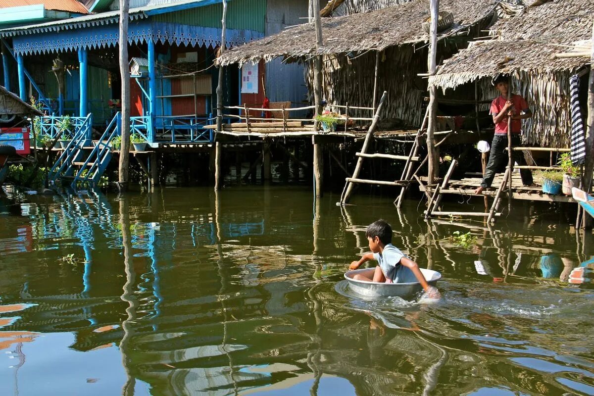 Вьетнам village. Тонлесап Камбоджа. Озеро Тонлесап. Tonle SAP Камбоджа. Плавучая деревня в Камбодже на озере Тонлесап.