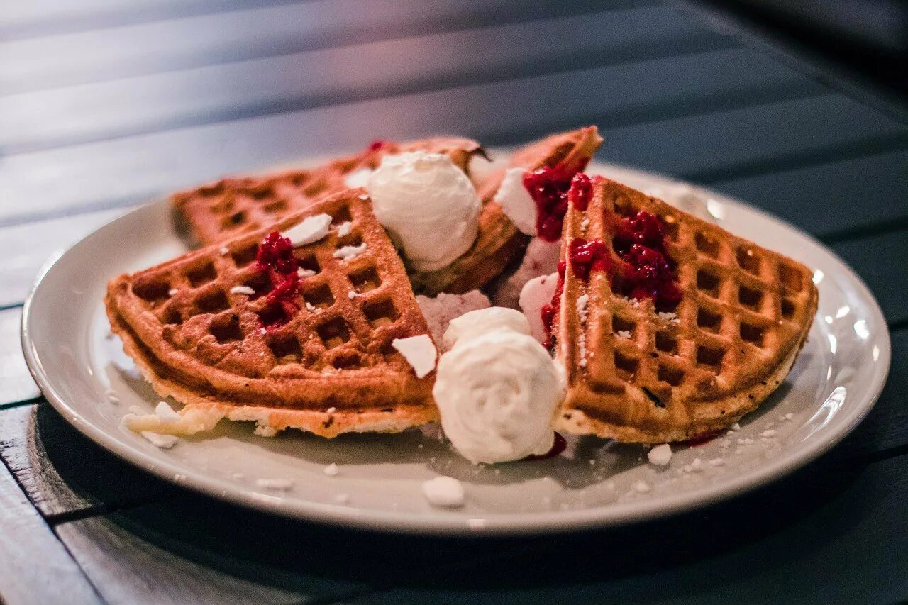 Про вафлю. Электровафельницы для венских вафель. Венские вафли. Бельгийские вафли. Бельгийские вафли шарлиз.