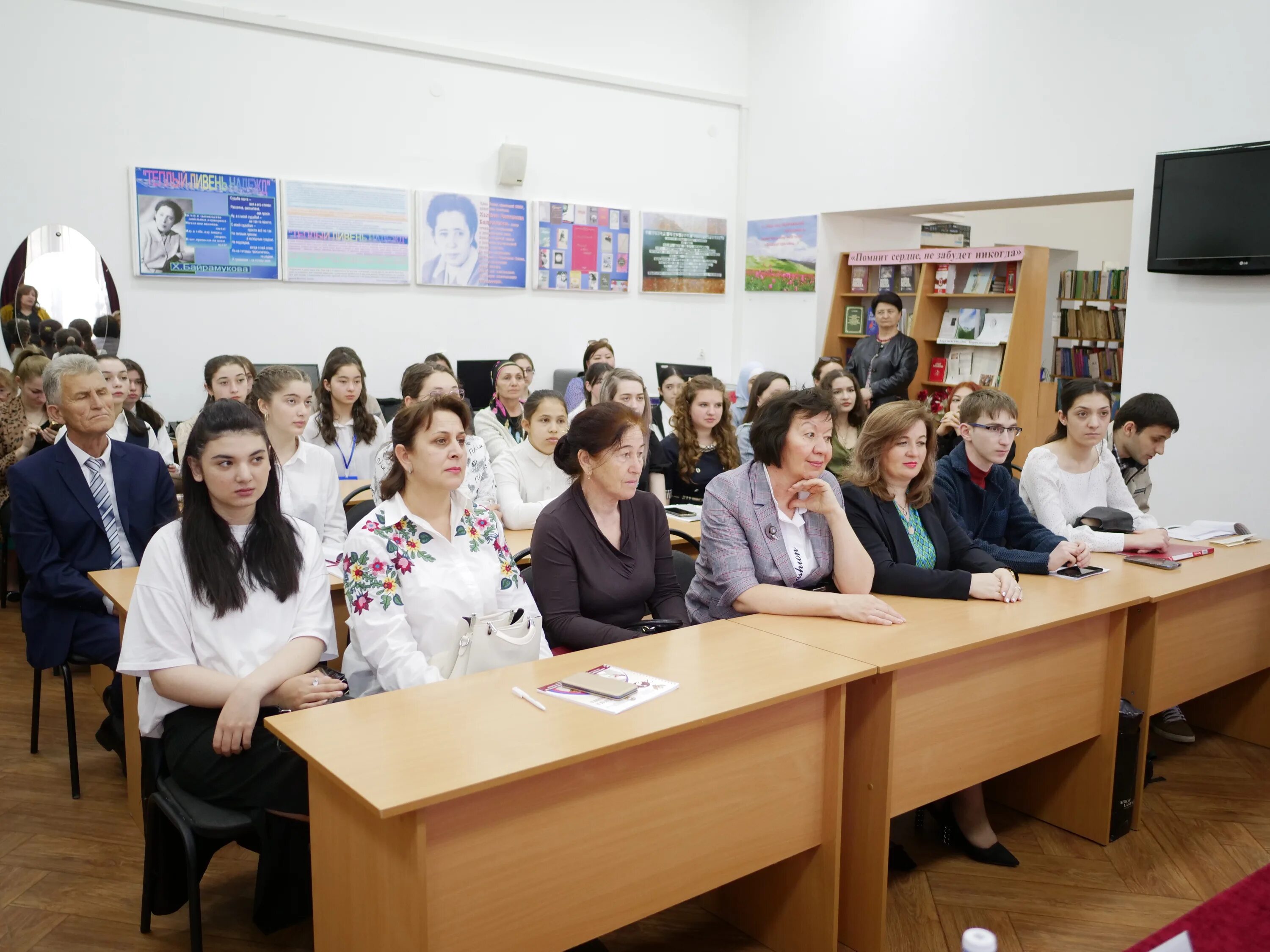 Новости на черкесском. КЧГУ Черкесск. Карачай Черкесск Республика КЧГУ университет. КЧГТА Черкесск колледж. КЧР Черкесск 7 школа.