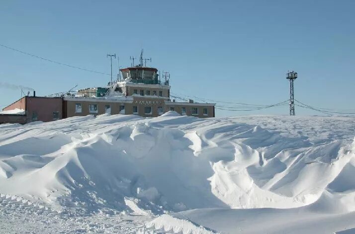 Мыс шмидта поселок городского типа. Поселок мыс шмидта. мыс шмидта чукотка. поселок шмидта чукотка. аэропорт мыс шмидта.