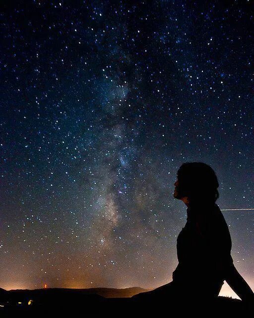 Песня looking at the stars. Силуэт из звезд. Ночь звезды силуэт. Ночь и женщина в кровати силуэт звезды. Look at the Stars.