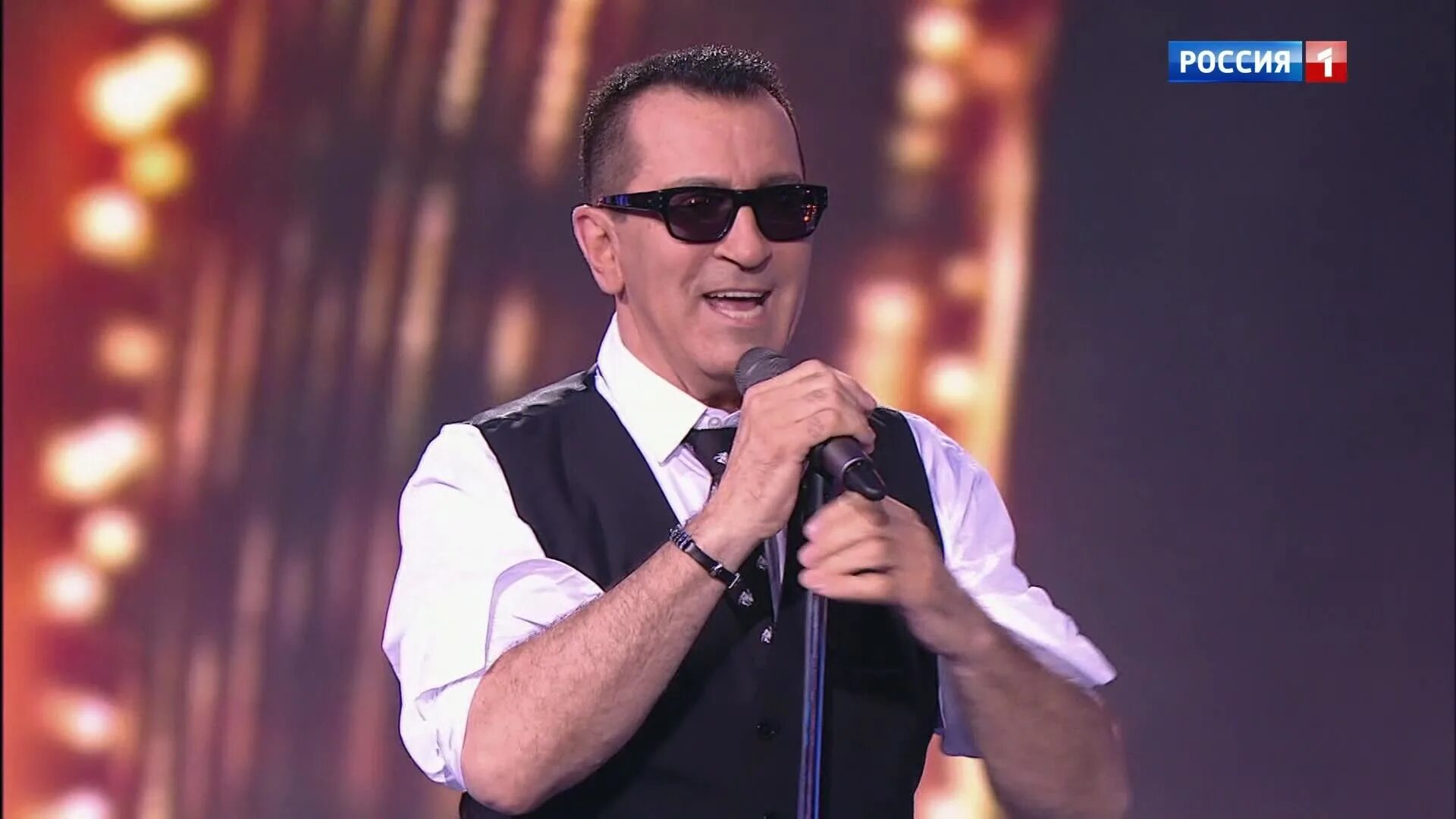 Буйнов шампанское. Буйнов с женой. Буйнов 2023. Буйнов шампанское. Буйнов шампанское.