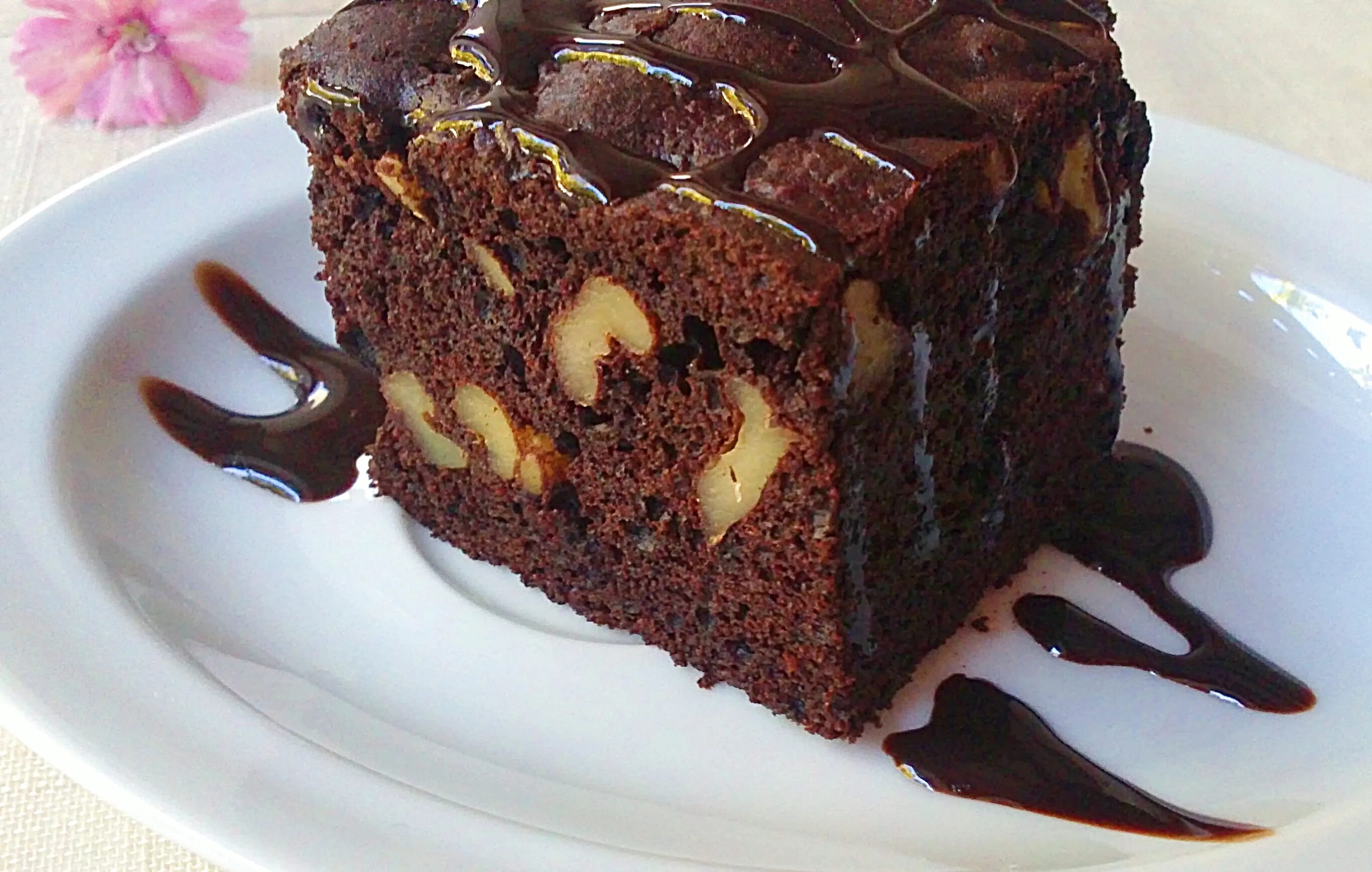 Как сделать брауни. Шоколадный Брауни. Шоколадное пирожное Брауни. Торт Брауни шоколадный. Торт банановый Брауни.