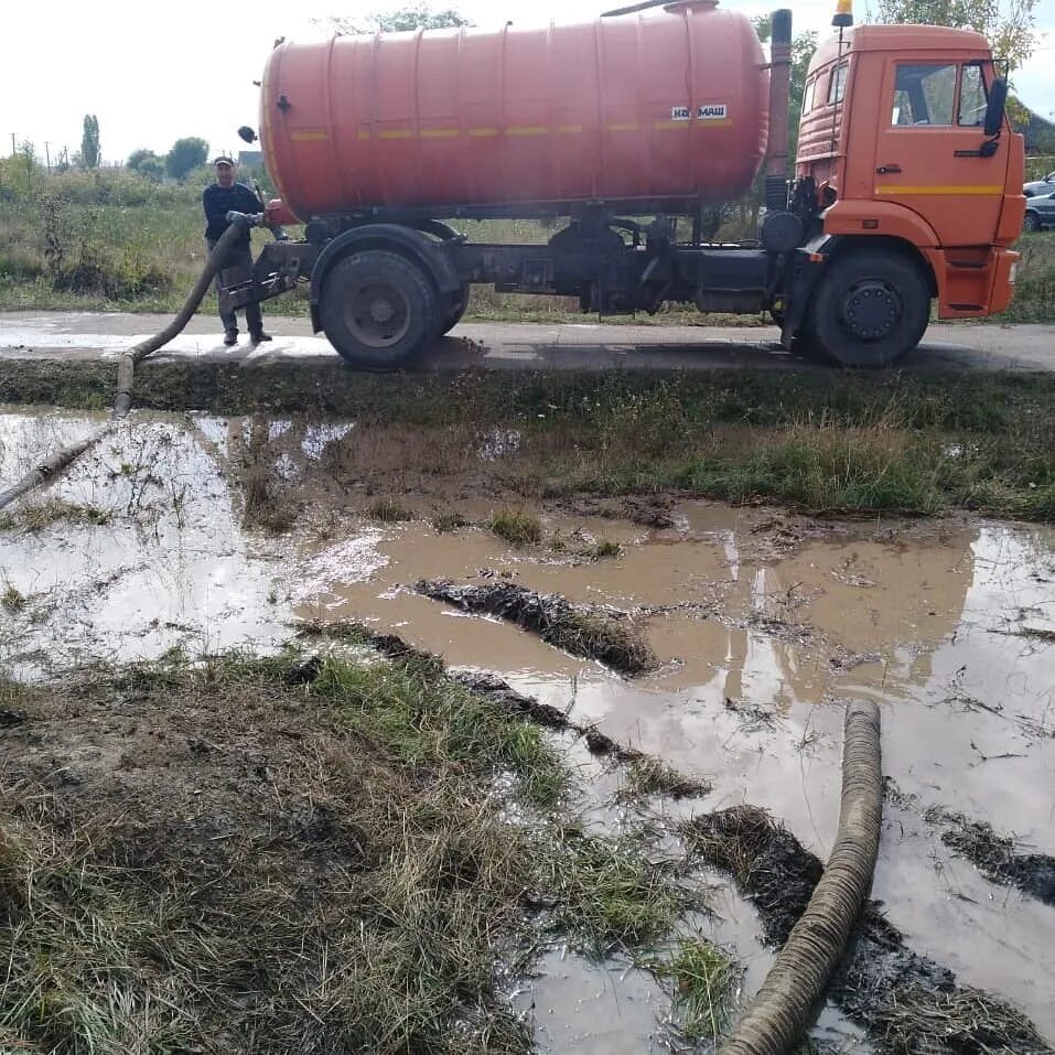 Погода полтавская красноармейского на неделю. ЖКХ, станица Полтавская.. Шахты порыв водовода. Славянск порыв водопровода. МП ЖКХ.