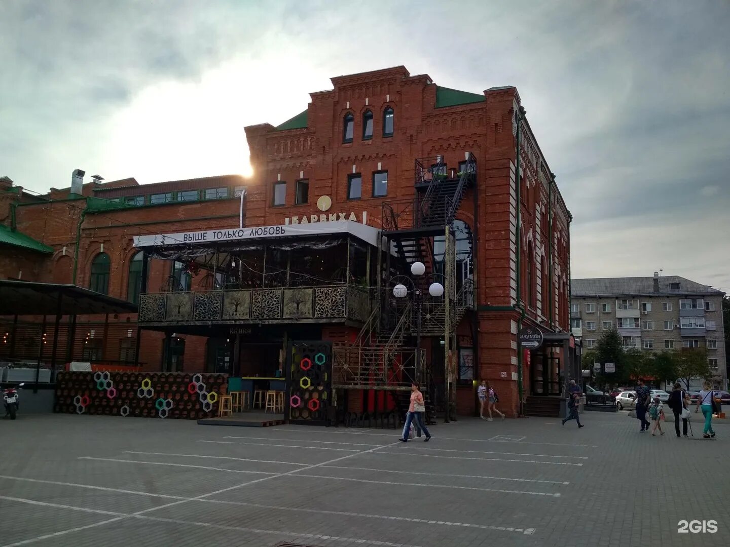 ликерка лофт тула парковка. в туле ликерка ликерка лофт. тула здание ликерка лофт. ликерка тула. ликерка тула пространство.