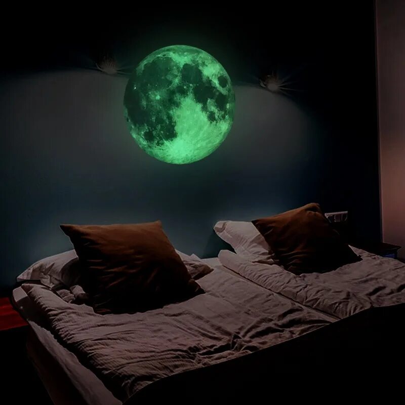 Луна светит в комнату. Фотообои светящиеся в темноте. Светящаяся Луна на стену. Луна на стену с подсветкой. Флуоресцентные обои с 3d эффектом.