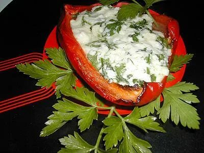 Перцы с брынзой запеченные
