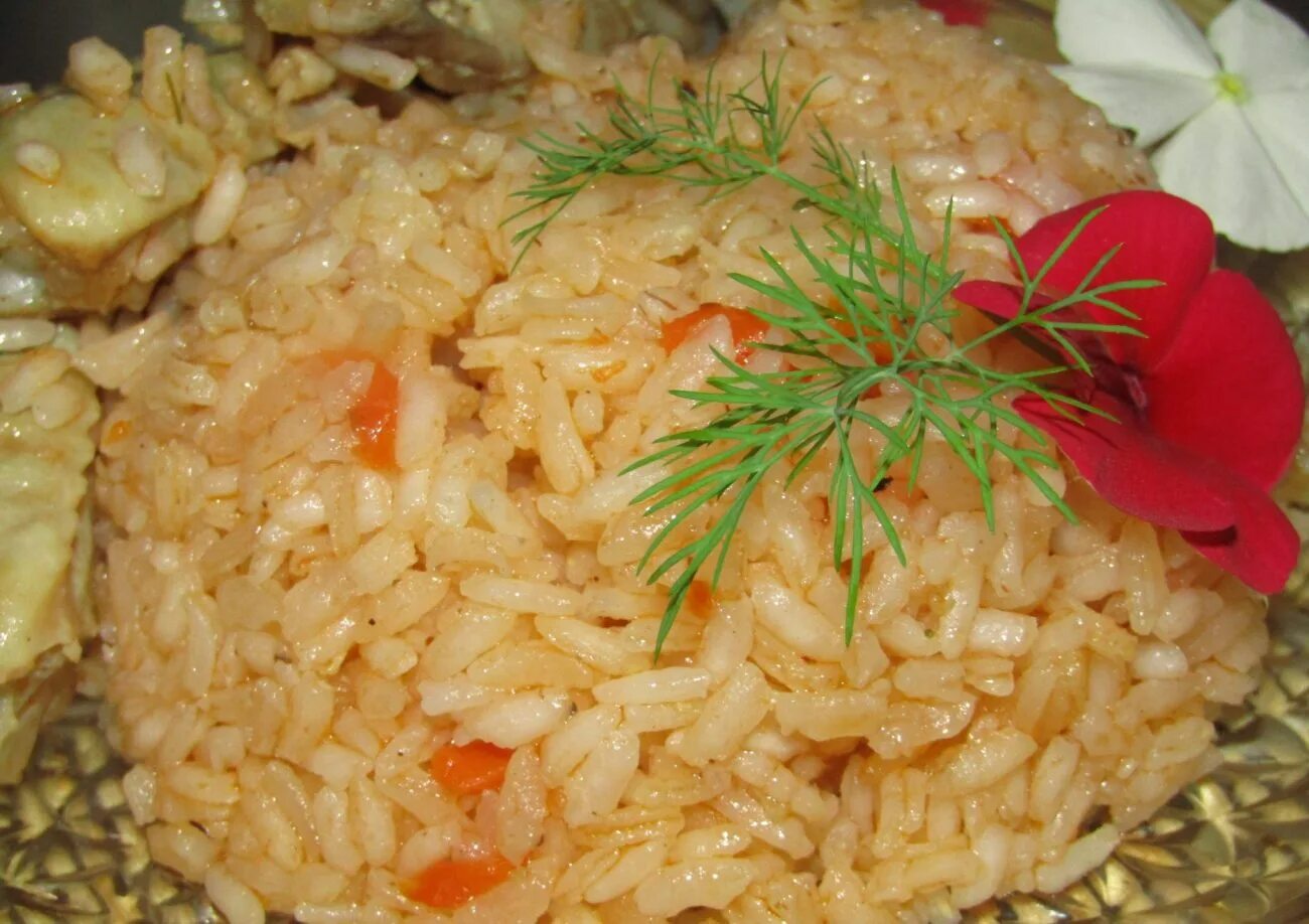 Плов с тунцом natka. Рис с курицей. Плов с курочкой. Плов с курицей. Плов куриный.