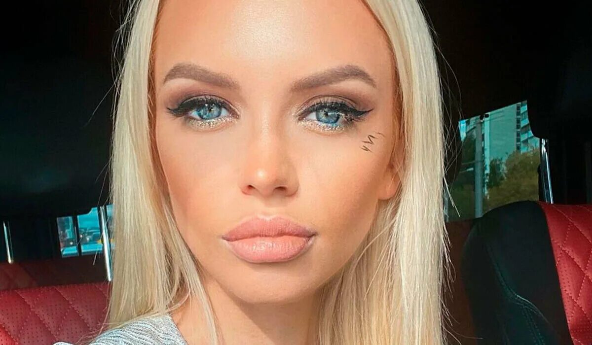 Милана Тюльпанова впервые вышла в свет с сыном STARHIT