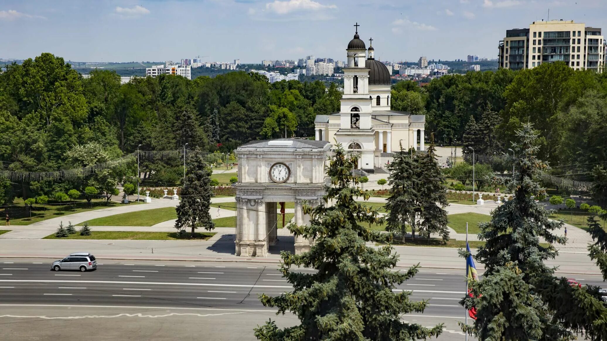 Молдавия столица Кишинев. Кишинев центр города. Молдова Кишинев центр. Молдавия Кишинев достопримечательности.