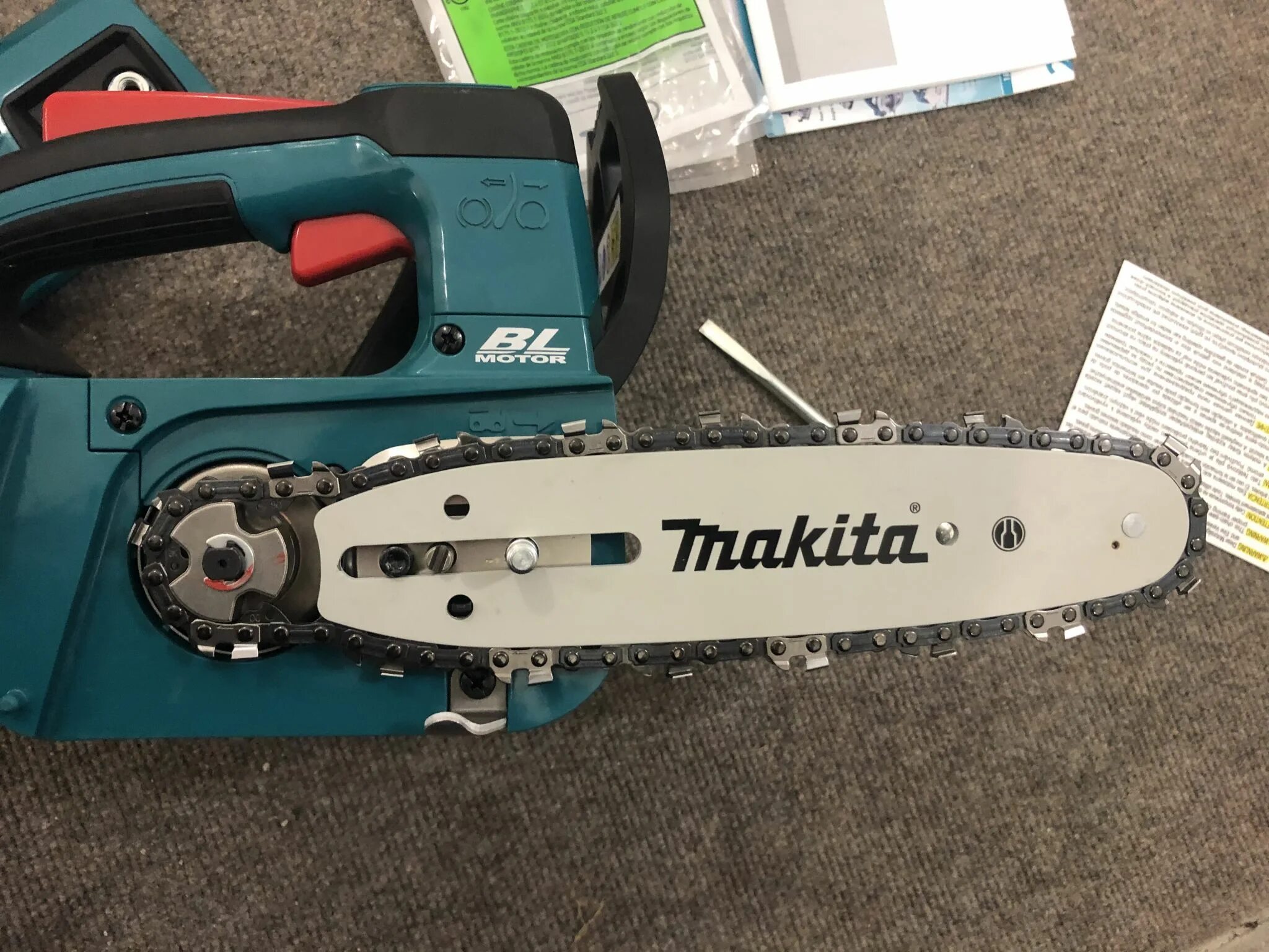 Макита аккумуляторная пила 6. Makita duc204z. Аккумуляторная цепная пила Makita duc204z. Макита duc204 пила аккумуляторная. Аккумуляторная цепная пила Makita LXT duc204z.