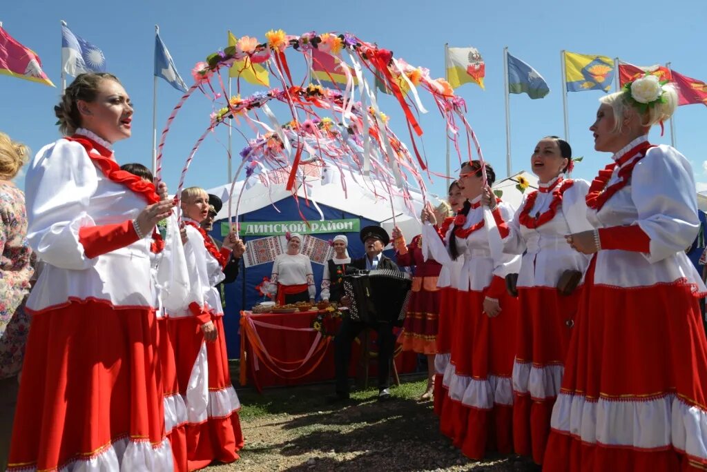 Кубанские традиции. Кубанские праздники и обычаи. Праздники на Кубани народные. Традиции Кубанского народа.